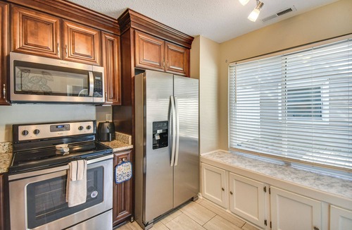 Virginia Beach House | 5 Mi to NAS Oceana: Townhome w/Fenced Yard!