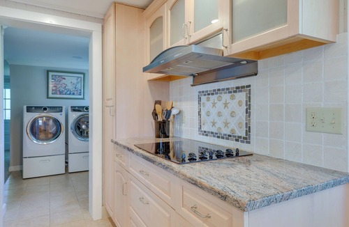 North Truro House | 5 Mi to Provincetown! Water-View Beach House