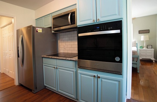 Corbin House | 5 Miles To Downtown. Quiet Neighborhood. Plentiful Free Parking. Many Amenities.