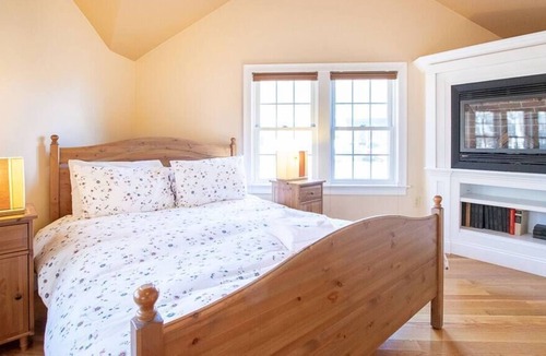 Northwest Harwich House | 5 Min. From Earle Rd. Beach!