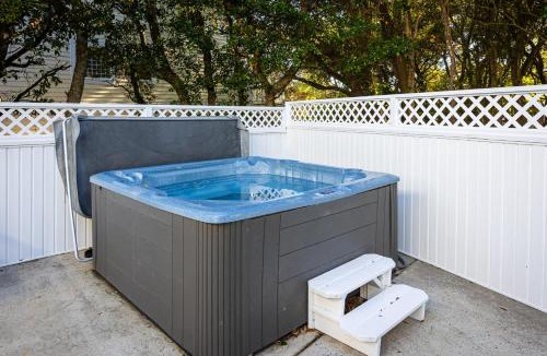 Corolla Light House | 5 Min to Beach Pool Hot Tub Resort Amenities