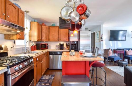Wellfleet House | 5 Min to Beach Yard w Fire Pit
