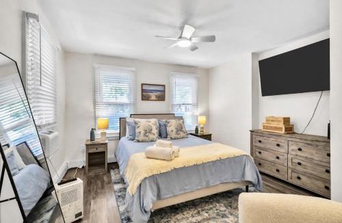 Ocean Grove Apartment | 5 min walk to Asbury Park, 4 beach badges, firepit, grill, porch, cool AC