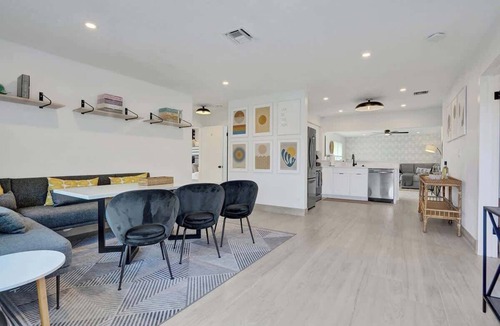 North Corals House | 5 mins to beach + Brand New Pool and Tiki Hut.