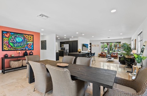 Royal Poinciana House | 5 Mins. to Beach~Huge Swim Spa~Big Backyard~