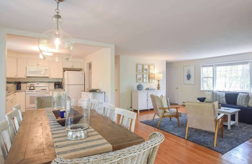 South Chatham House | 5-Mins to Forest Beach Dog Friendly!