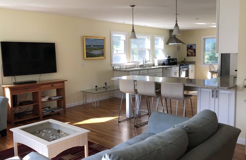 Edgartown House | 5 minute walk to downtown Edgartown, very close ride to State Beach/South Beach.