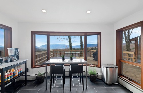 Tannersville Ski Chalet | 5 Star Gorgeous Cliffside Chalet w Panoramic Views