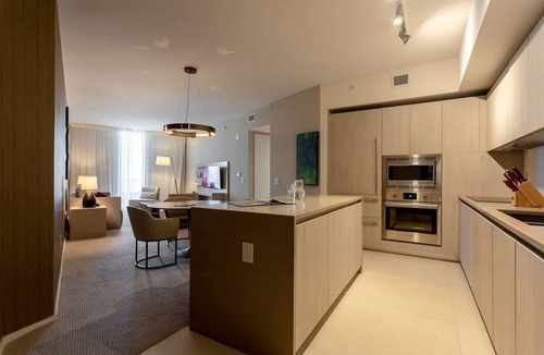 Hollywood South Central Beach Condo | 5 Stars LYFE , 25th floor 1bedroom on Beach with Ocean view