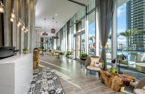 Hollywood South Central Beach Condo | 5 Stars LYFE , 25th floor 1bedroom on Beach with Ocean view