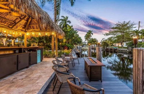 Poinsettia Heights House | 50% off New Waterfront Oasis Mins Beach,Eats,Shop
