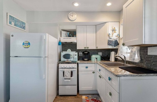 Wildwood Crest Condo | 5600 Seaview Ave, Unit 34
