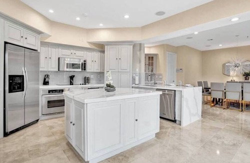 Hollywood Lakes House | 5600 SF Mansion. 5min to Beach/Gameroom/Pool
