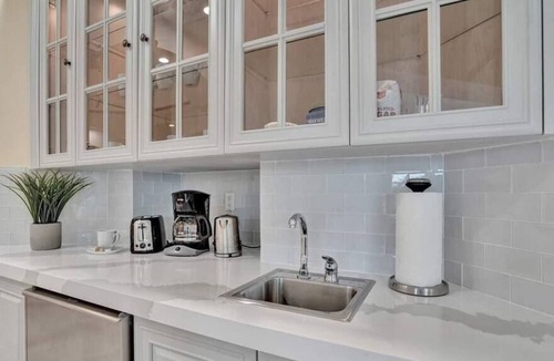 Hollywood Lakes House | 5600 SF Mansion. 5min to Beach/Gameroom/Pool