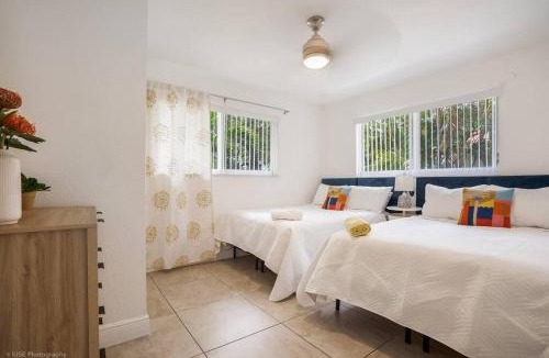 Imperial Point House | 5BD Pool BBQ Gazebo 5min Beach