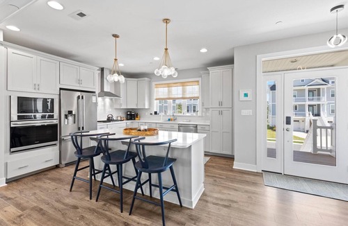 Frankford House | 5BR Beauty Near Bethany-Community Pool; Linens