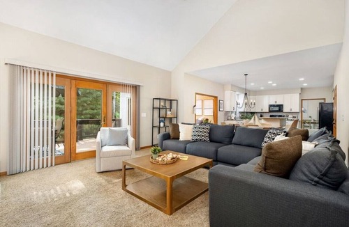 Dublin House | 5BR Dublin Home with Garage Ideal for Long Stays