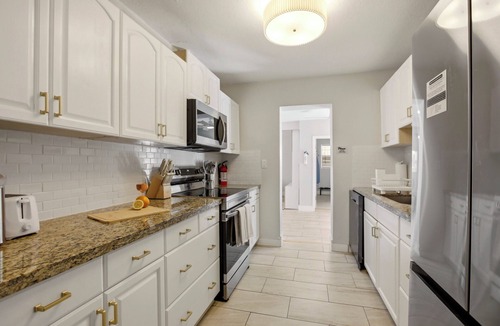 Fort Lauderdale House | 5BR Fort Lauderdale Home with Pool, Pergola and BBQ Near Beach and Las Olas