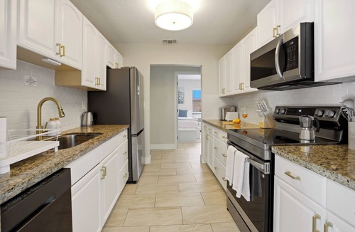 Fort Lauderdale House | 5BR Fort Lauderdale Home with Pool, Pergola and BBQ Near Beach and Las Olas