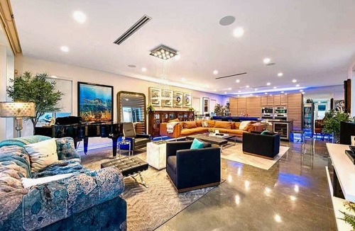 Colee Hammock House | 5BR Las Olas Villa w/Pool & Gym