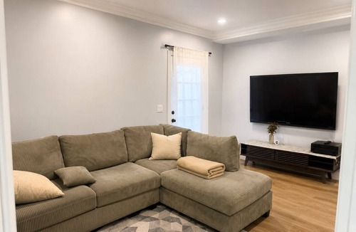 Fountain Valley House | 5BR Luxury Retreat in Fountain Valley w Pool & Spa. 3500 SQFT.