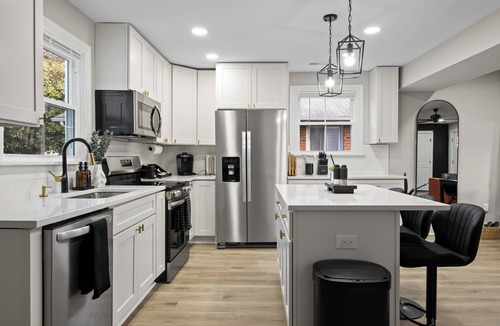 Mosby House | 5BR, Steps to Pickleball, Patio Movie Nights, 10 mins from Downtown Richmond