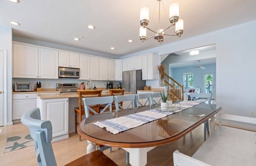 Sunset Island Villa | 5BR Sunset Island Gem - Luxe Pools, Beaches, Fitness Center & Crabbing Pier