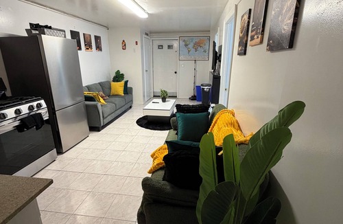 Ironbound District Apartment | 5mins to EWR. Close to NYC, JFK. 3-bedroom, 1-bath. Laundry available! Sleeps 8