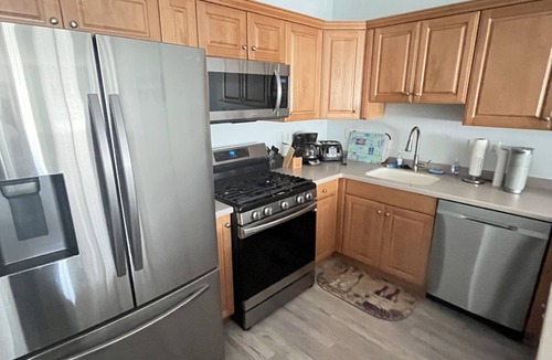 North Wildwood House | 6 bedroom 3.5 newly renovated townhome steps from the boardwalk/beach!