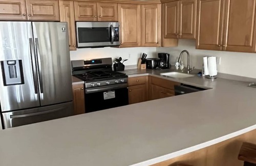 North Wildwood House | 6 bedroom 3.5 newly renovated townhome steps from the boardwalk/beach!