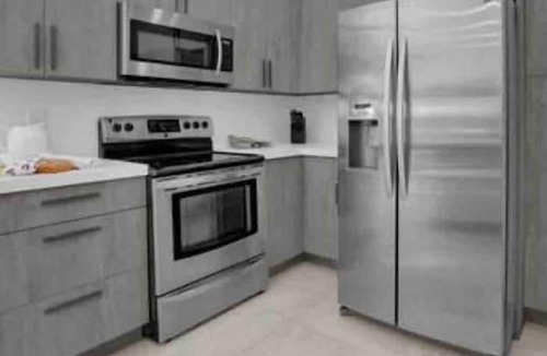Miami Lakes Apartment | 6 Bedroom 682726 by Houzlet
