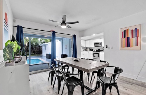 West Hollywood House | 6 Bedroom Home w Pool - Ping pong & Outdoor Shower
