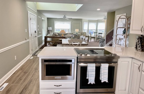 Rehoboth Beach Villa | 6 Bedrooms/5 Baths/Rooftop Deck/Steps to the Beach