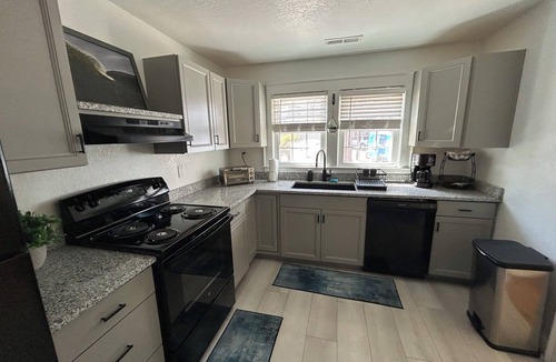 Northeast Virginia Beach Cottage | 6 Block to oceanfront and in the center of the vibe district!