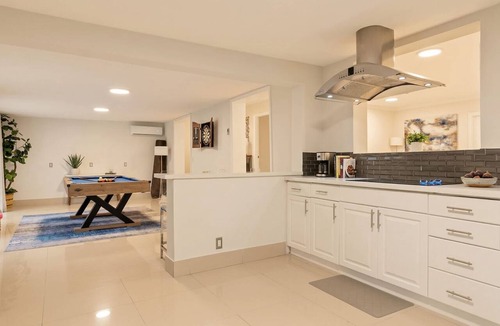 Harbor Beach House | 6 BR Villa Steps to Ocean Pool Sauna Jacuzzi