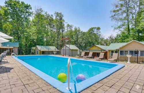 Mongaup Valley House | 6 Mi to Bethel Woods Center: Cabin Near Shops