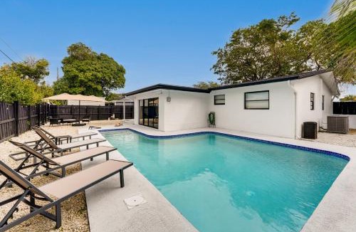West Hollywood House | 6 Mi to Hard Rock Stadium: Retreat w/Private Pool