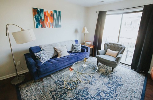 Downtown House | 6 Mins Walk to Transfer Co Food Hall/Downtown #B