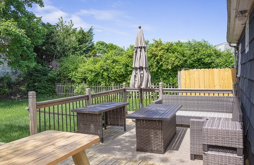 Sandwich House | 6 Tupper - New! 3BR Near Town Neck Beach, Pet Friendly!