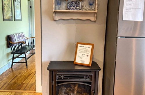 Stanardsville Cottage | 60 acre farm with mountain views & trails. 15 min from Shenandoah National Park