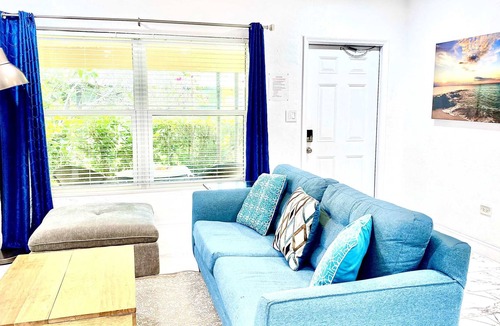 Victoria Park Apartment | 630A FLL Private Apt.- 1.5 mi to Beach & Las Olas