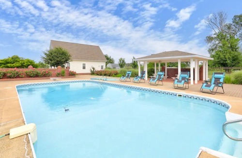 Fishing Creek Villa | 6bd on Chesapeake w Pool 🌟 Hot Tub 🐟 Fish & Crab 🌟