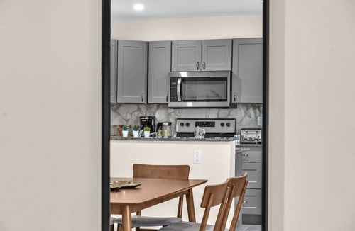 Allapattah House | 6BR|4BA | Casa Artarian | Near Design District
