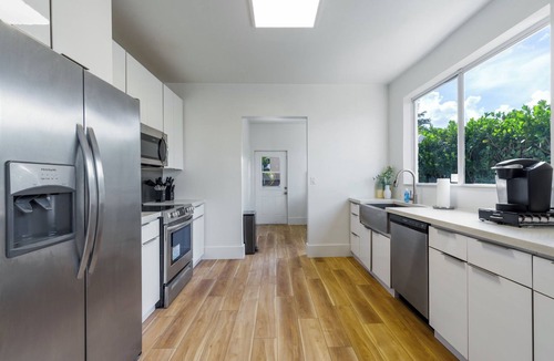 The Roads House | 6BR Central Miami, Outdoor Cinema, Private Pool, Best for Groups