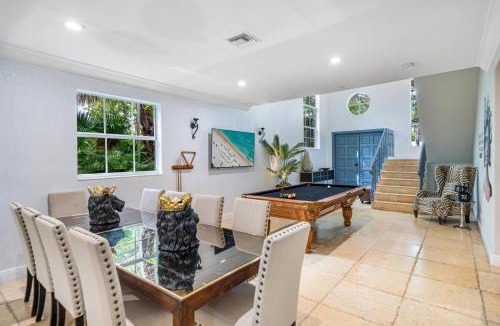 Miami Shores Villa | 6BR Miami Shores Lush Green Spacious Villa