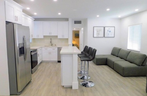 Hollywood House | 7/5 For 16 Guests-Beach View-Large Furnished Patio