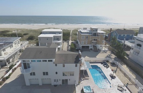 Loveladies House | 7 BEDROOMS, GORGEOUS POOL ON THE OCEAN SIDE!