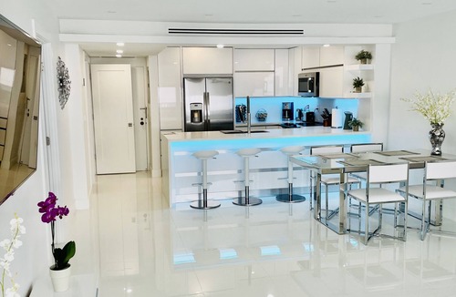 Hollywood South Central Beach Apartment | 79-A Free Parking! ★ Luxury Hollywood Beachfront Condo