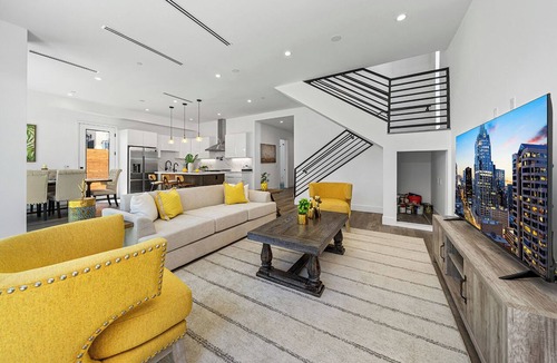 Fairfax District House | 7BR, 7.5BA double villa W/parking in Hollywood