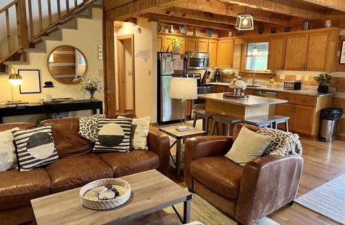 Seven Devils Cabin | 7th Heaven - Rustic cabin with hot tub, pool table, close to Hawksnest!